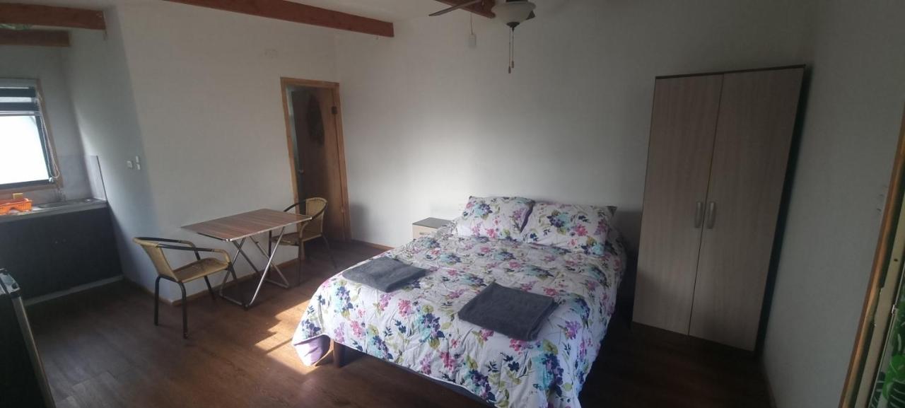 Hostal Henua Roa 2 Apartment Ханга Роа Екстериор снимка